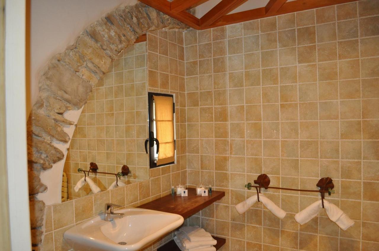Domaine De Blancardy Hotel Moules-et-Baucels Bagian luar foto